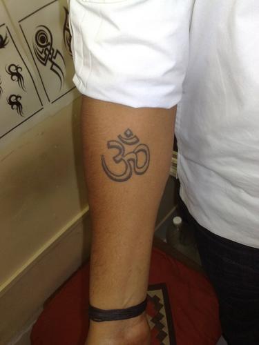 om tattoos,Understanding Om Tattoos: A Comprehensive Guide