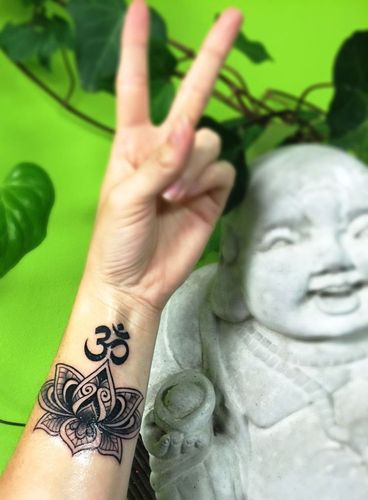 om tattoo,Om Tattoo: A Comprehensive Guide